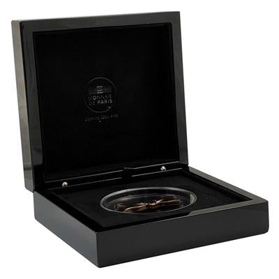 France 2021
DIOR - BOW - 1 OZ
FRENCH EXCELLENCE
200 Euro | 1 Oz Rose Gold | Proof
Mintage only 500 pieces