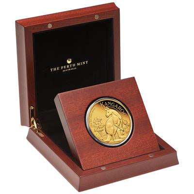 Australia 2023
AUSTRALIAN KANGAROO - 5 OZ
IN WOODEN BOX
500 $ | 5 Oz Gold | Proof
Mintage only 50 pieces